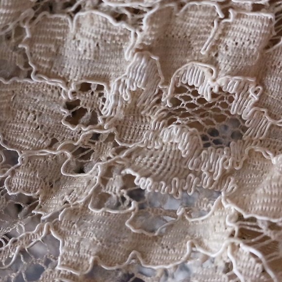 Elegant lace and metal top - Picture 10 of 11